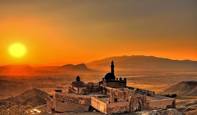 ishak paşa sarayı nerede