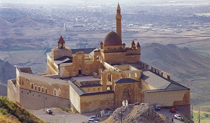 ishak paşa sarayı yapısı