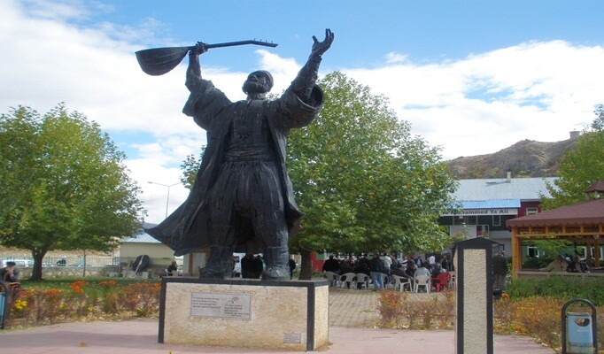 Pir Sultan Abdal heykeli