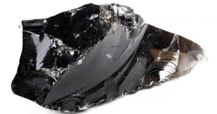 Obsidyen Taşı Nedir? (Faydaları, Özellikleri)