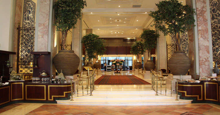 Çırağan sarayı yeme içme yapılan nadir yerlerden